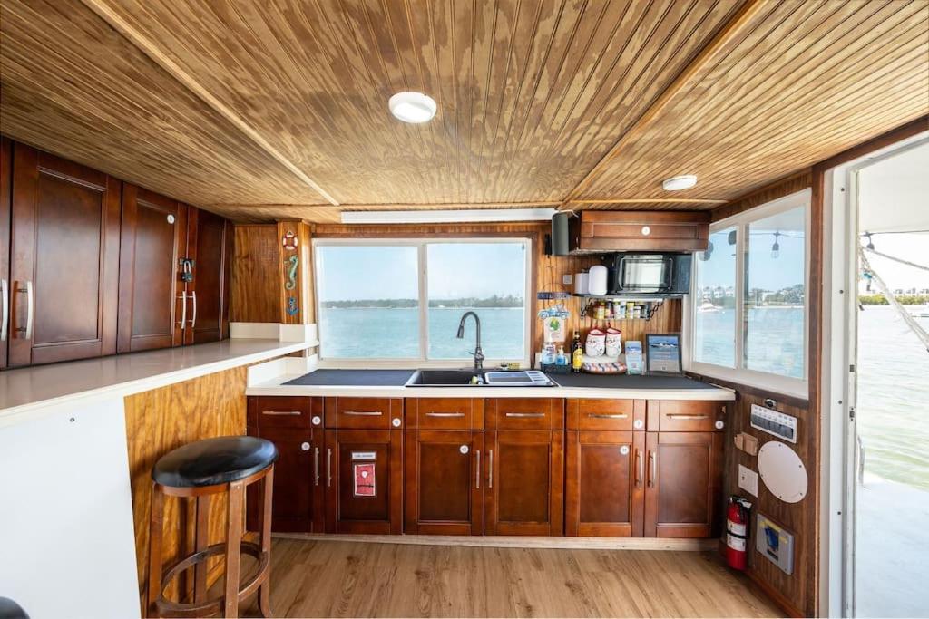 Beautiful Houseboat In Key West Hotell Exteriör bild