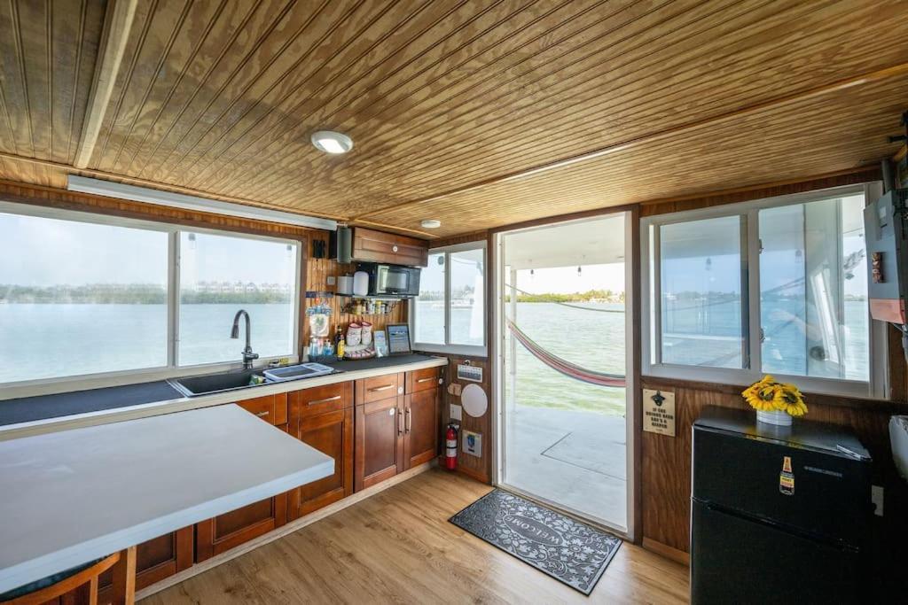 Beautiful Houseboat In Key West Hotell Exteriör bild