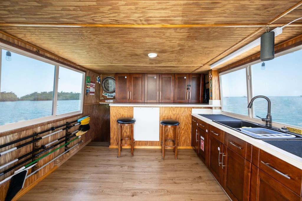 Beautiful Houseboat In Key West Hotell Exteriör bild